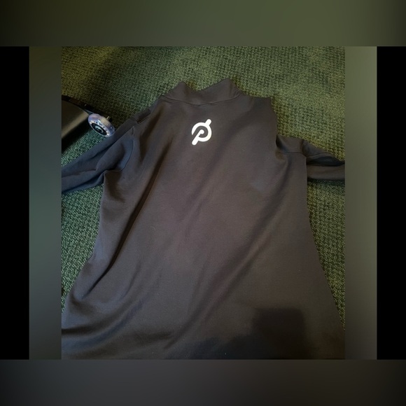 Peloton Nike with Peloton Nikepro  dri-fit long sleeve top host pick - Picture 6 of 13